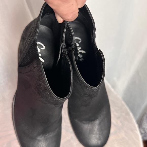 Carlos by Carlos Santana Black w/ Brown Chunky Block Heel Ankle Boots Gill - Picture 11 of 16